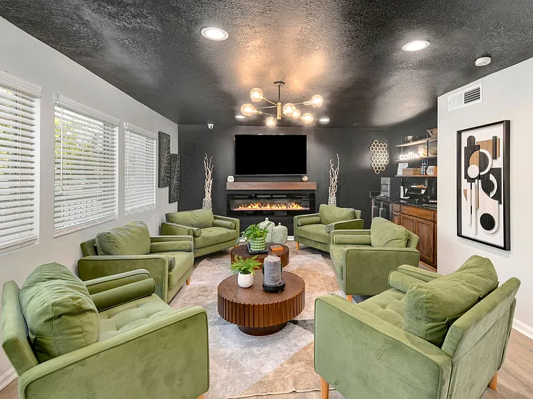 Legend Oaks Gated Community — Photo 2