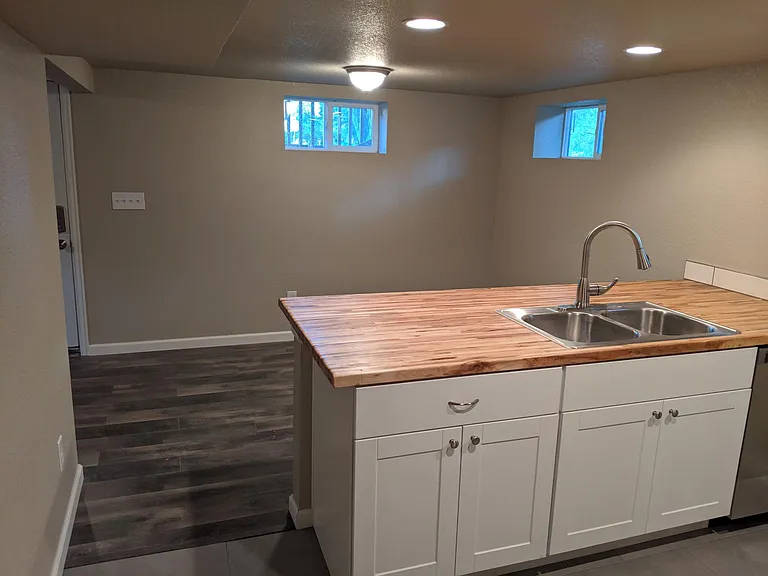 827 E Laurel St — Photo 6