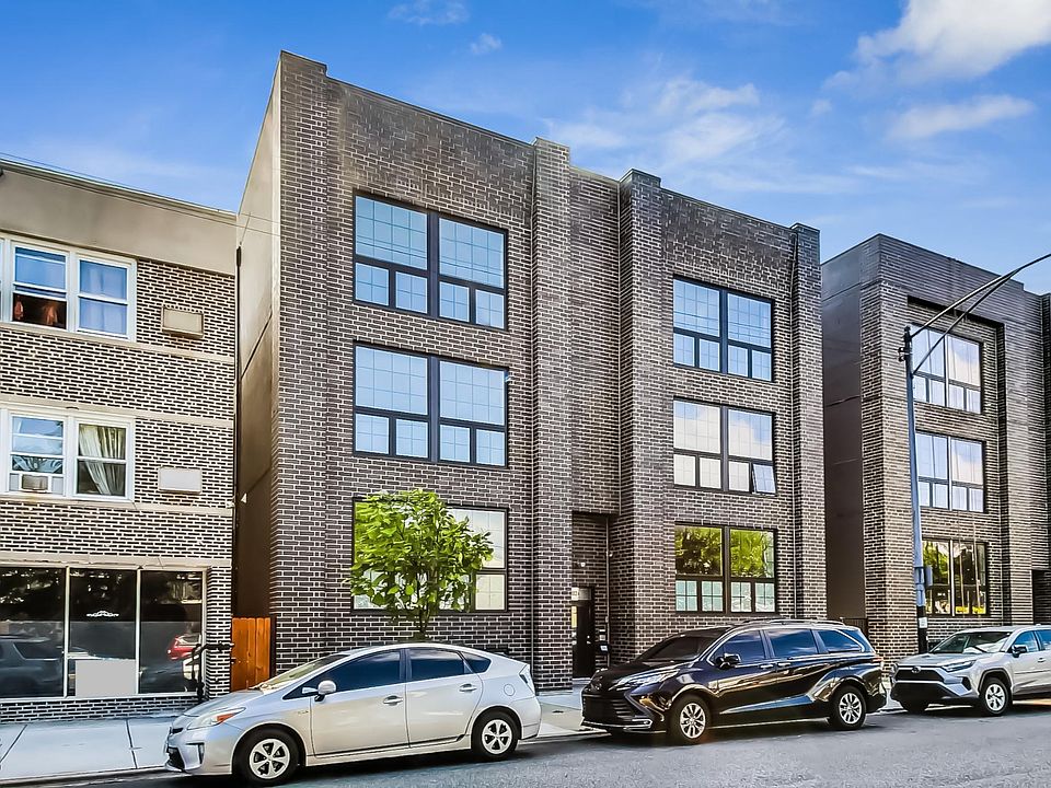1st image of 5824 N Lincoln Ave #1C