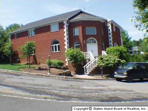 30 Denoble Ln image 1 of 8