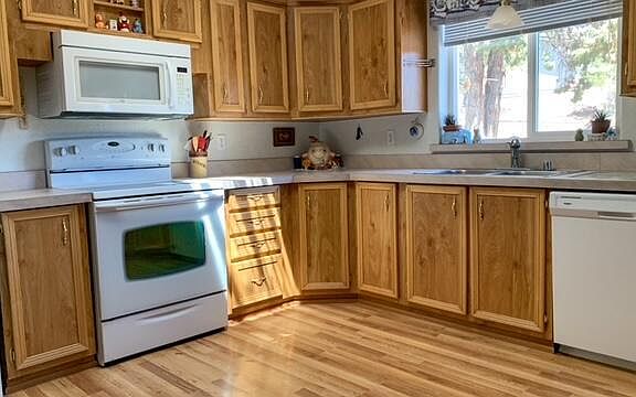 5th image of 14701 SE Loafer Ave