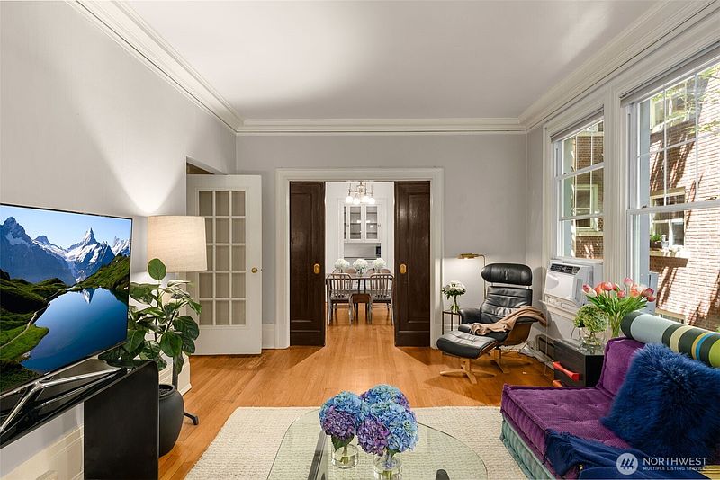 3rd image of 615 Boren Avenue #17