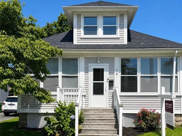 19 Dryden Blvd, Warwick, RI 02888