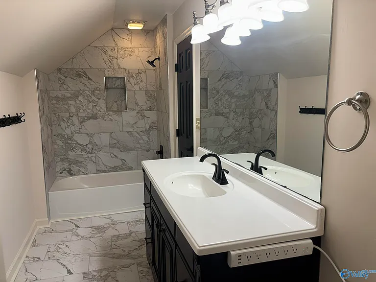 135 Suffolk Dr — Photo 25