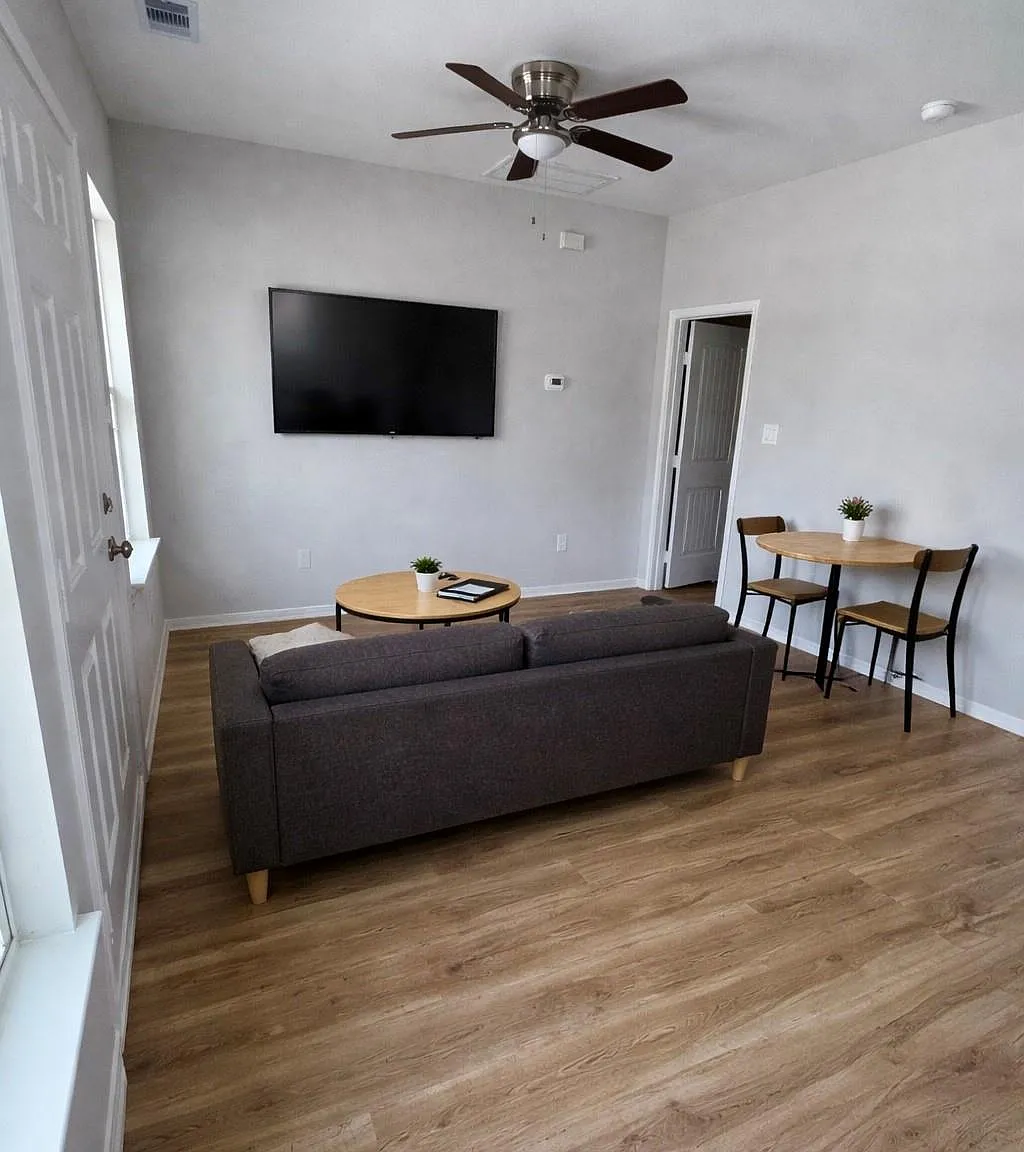 1 bed, 1.0 bath, 415 sqft, $1,200 — Photo 3