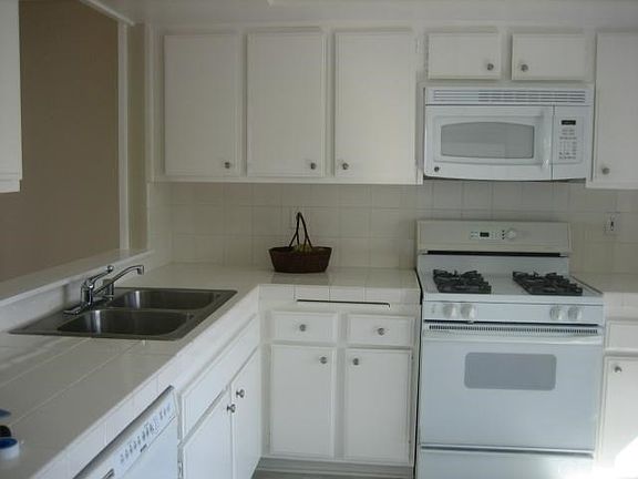 Kitchen has a balcony and gas barbque hook up