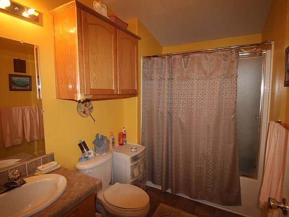 Guest bathroom before 