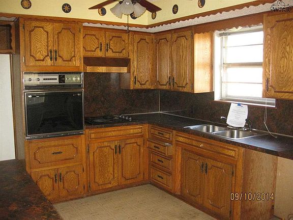 3rd image of 903 Dosia St