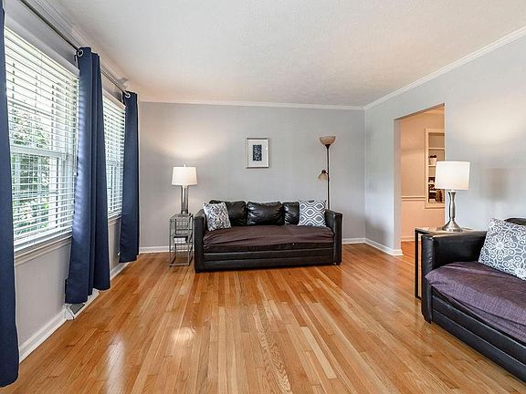 4th image of 3704 Temple Dr