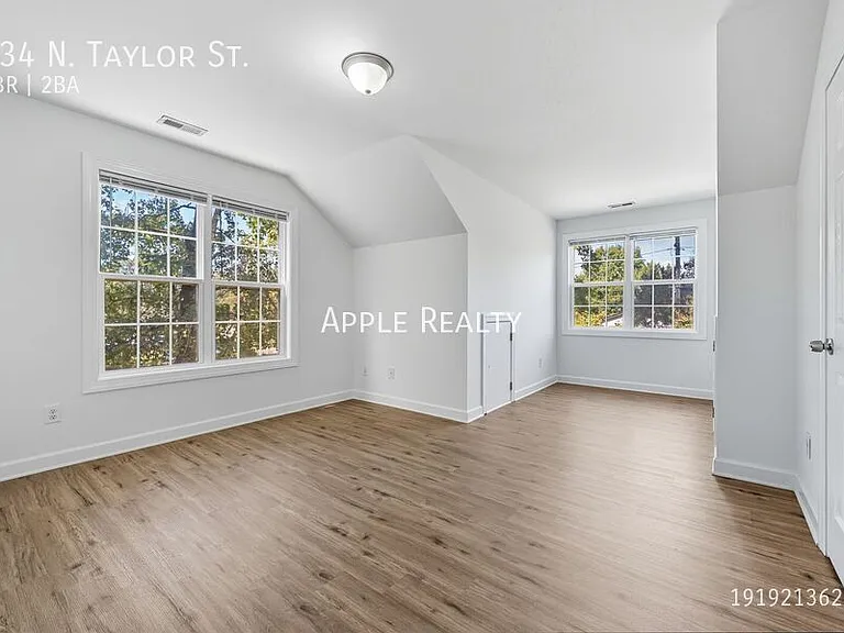 834 N Taylor St — Photo 10
