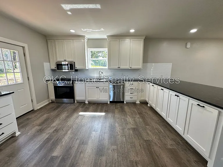 14701 SE 36th St — Photo 11