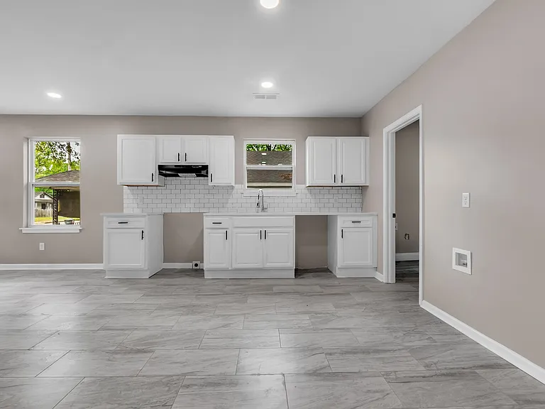 3480 Vernon Ave — Photo 5