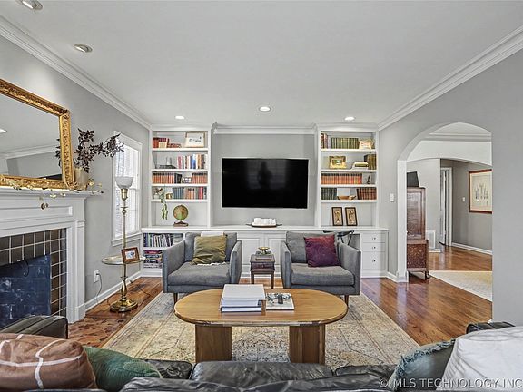4th image of 2432 E 25th Pl