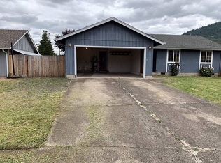 55 Loftus Ave, Lowell, OR 97452
