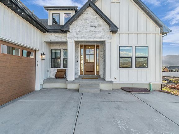3rd image of 1178 S Lauren Ln