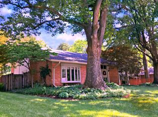 710 La Sell Dr, Champaign, IL