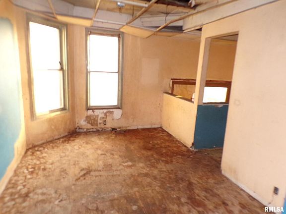 4th image of 1835 W 7th St