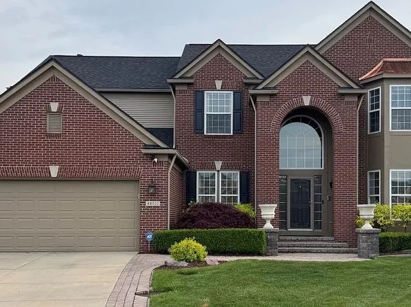 48521 Bay Harbor Dr, Macomb, MI 48044
