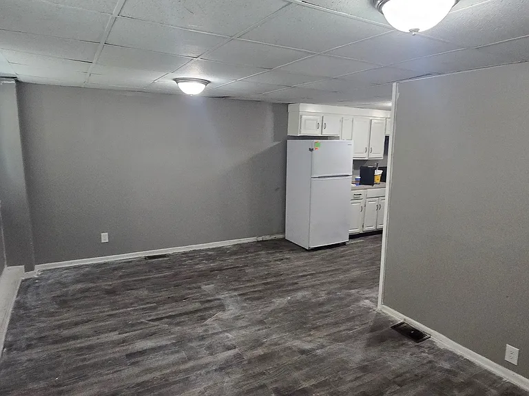 2201 Lister Ave — Photo 5