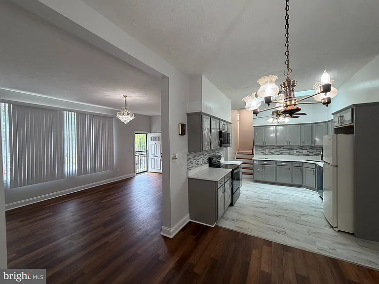 5825 Lamont Dr — Photo 10