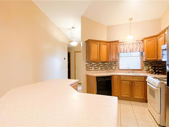 5th image of 23 Timber Lake Dr