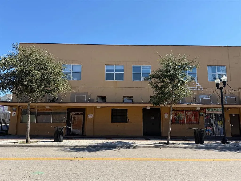 1 bed, 1.0 bath, 300 sqft, $900 — Photo 4