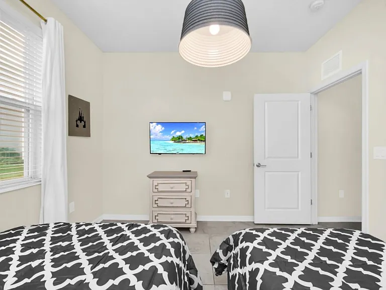 Paradox Cir — Photo 25