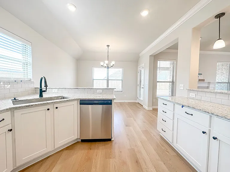 430 Willow Dr — Photo 14