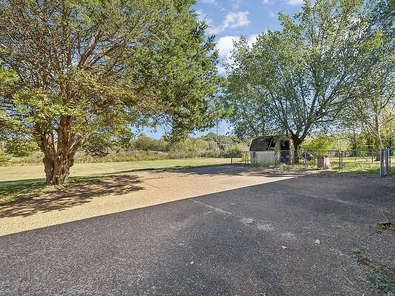 Slayton Dr — Photo 3