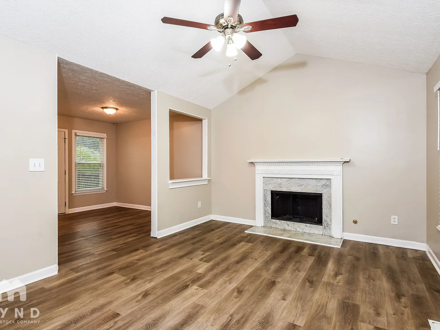 3 bed, 2.0 bath, 1132 sqft, $1,925 — Photo 3