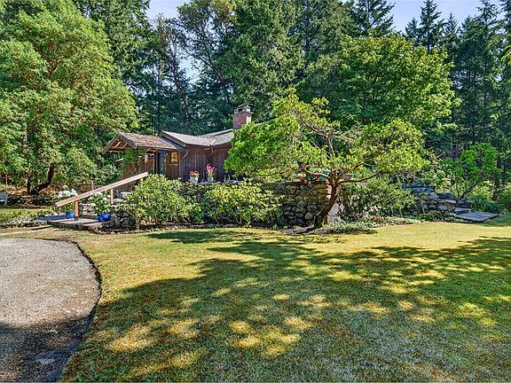 4th image of 1390 Laurel Rd