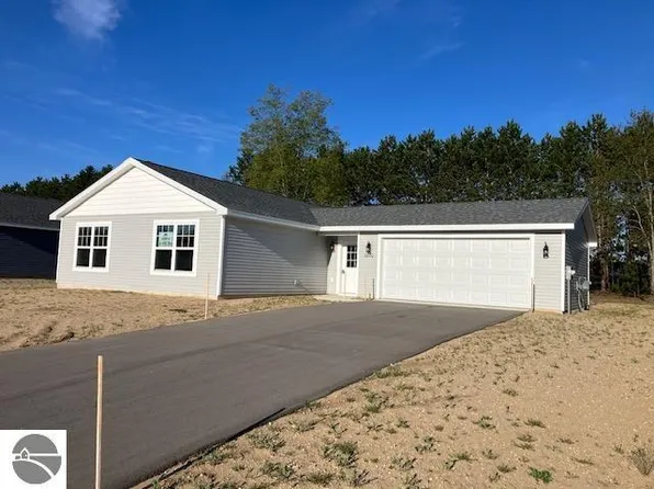 2600 Plover Dr, Traverse City, MI 49685