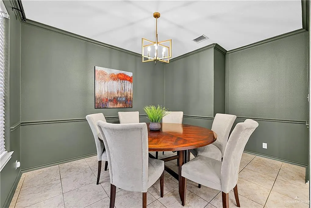 4 bed, 3.5 bath, 2945 sqft, $3,000 — Photo 2
