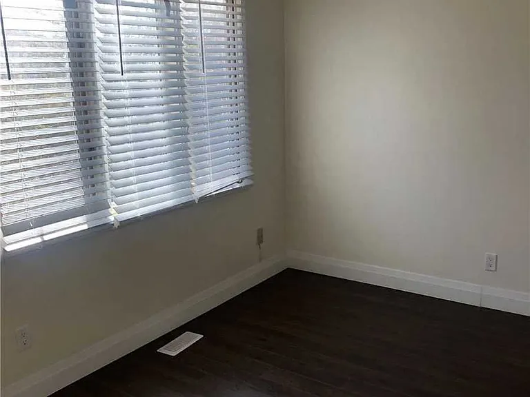 2295 Marine Dr #8 — Photo 23