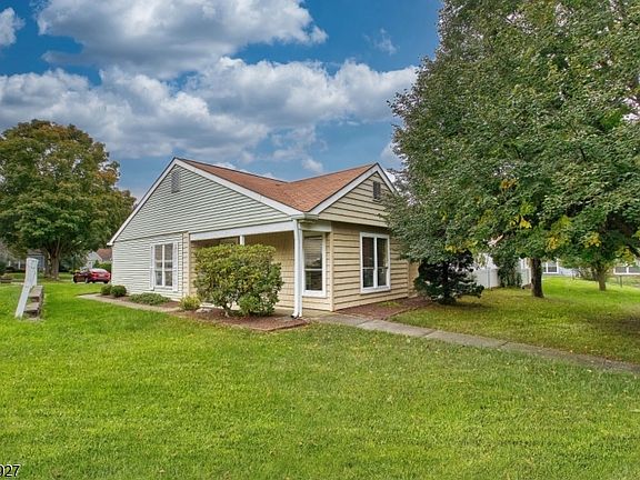 3rd image of 817A Liverpool Cir