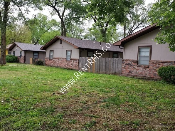 1213 Yuma St, Manhattan, KS 66502