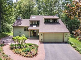 16 Pioneer Dr, New Hartford, CT 06057