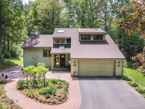 16 Pioneer Drive, New Hartford, CT 06057