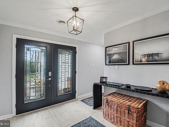 4th image of 2030 Victoria Dr
