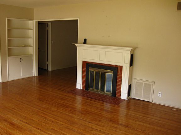 2nd image of 624 W Hillcrest Blvd