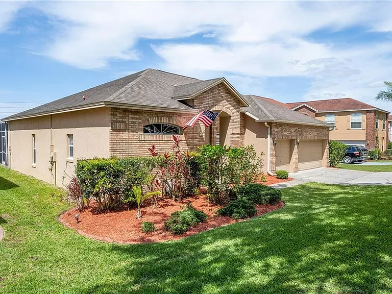 7841 Belvoir Dr — Photo 2
