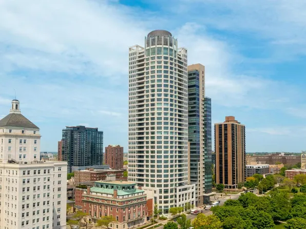 825 North Prospect AVENUE #2201, Milwaukee, WI 53202