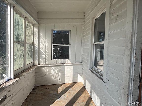 3rd image of 114 Grand Ave