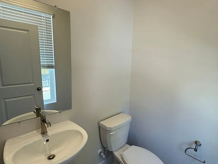2104 Winterberry Ln — Photo 6