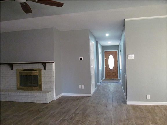 5th image of 310 Clearwood Dr