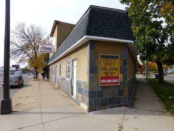 3rd image of 905 W 7th St