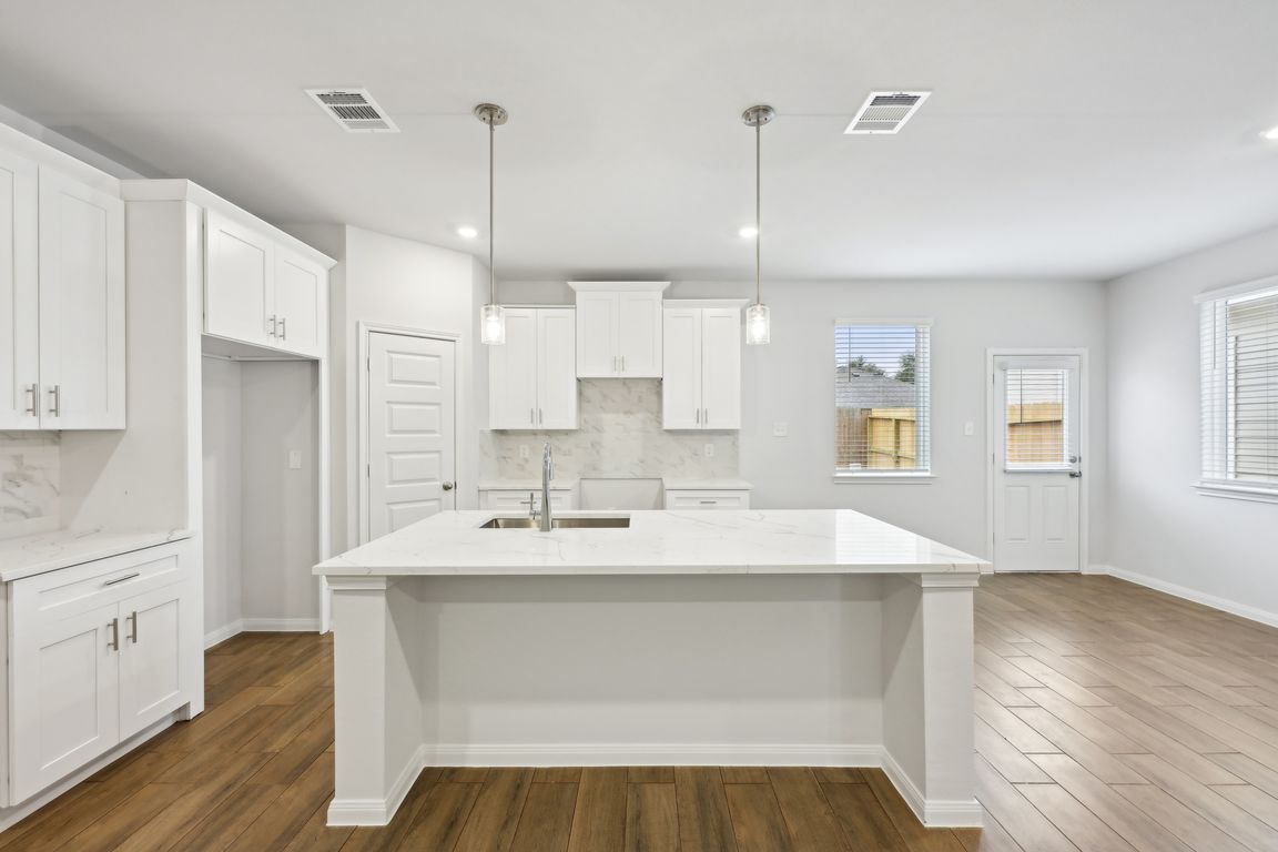 Eagle Feather Dr-014.jpg