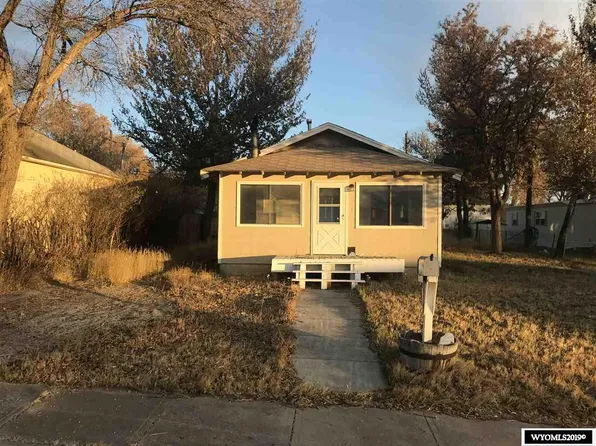 413 E Maple St, Rawlins, WY 82301