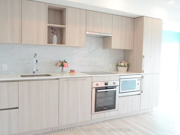 17 Bathurst St, Toronto, ON