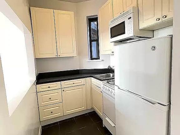 3rd image of 410 E 74th St APT 4H